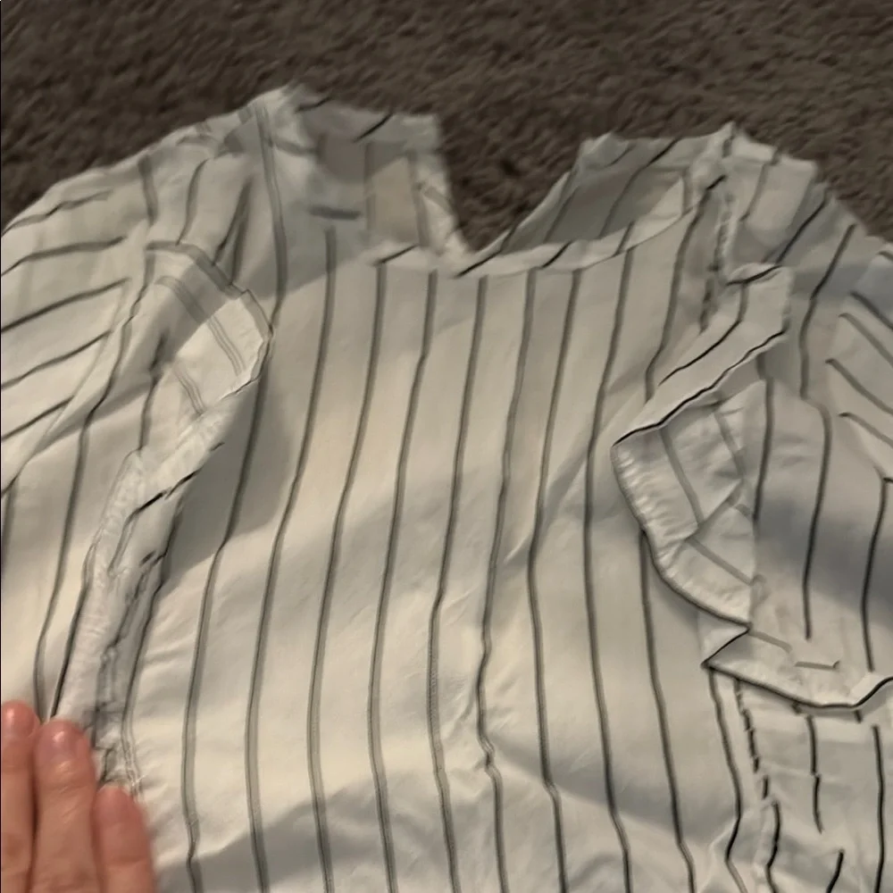 Striped Ruffle Blouse - Picture 4 of 5